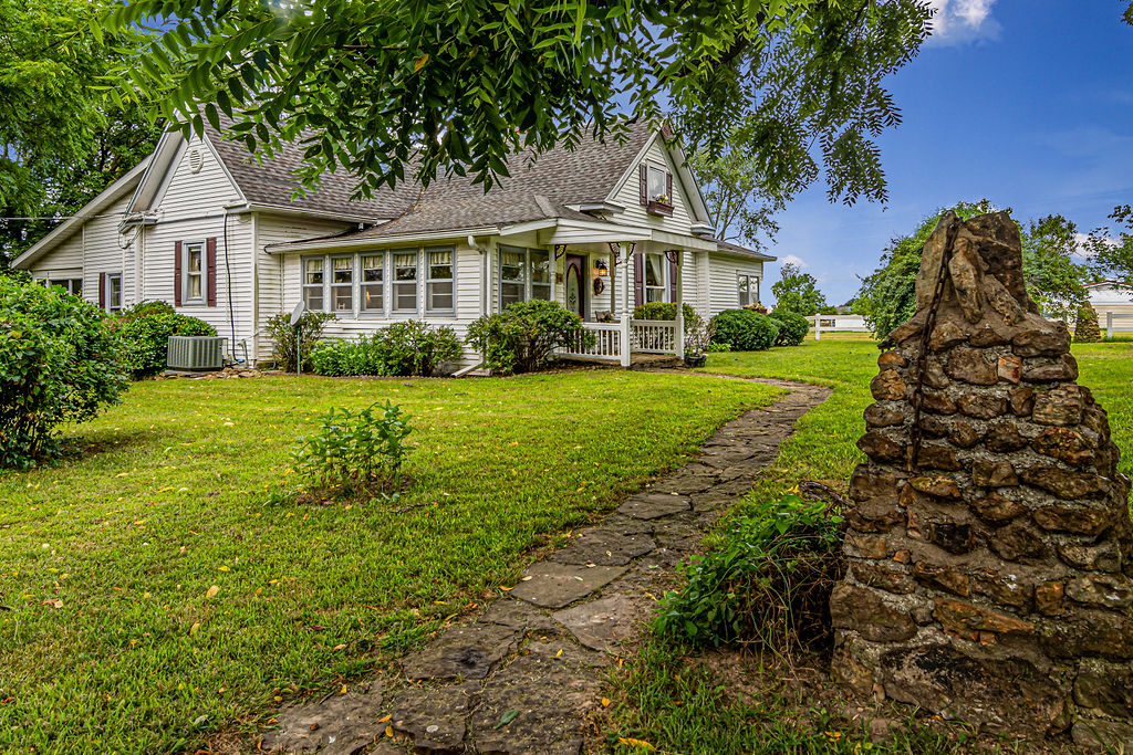 Antique Farm House on 3 Acres
