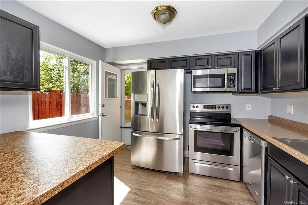 Pocantico Hills/Elmsford NY 10523 Nicely updated 2 be