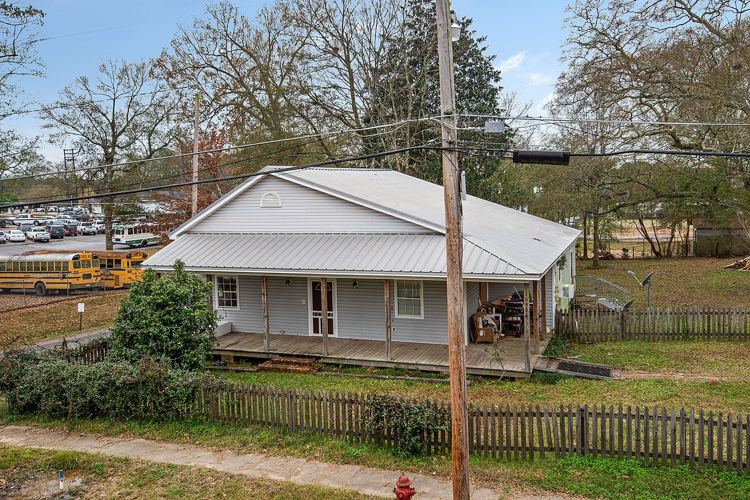 DOWNTOWN CLINTON 10906 Bank St