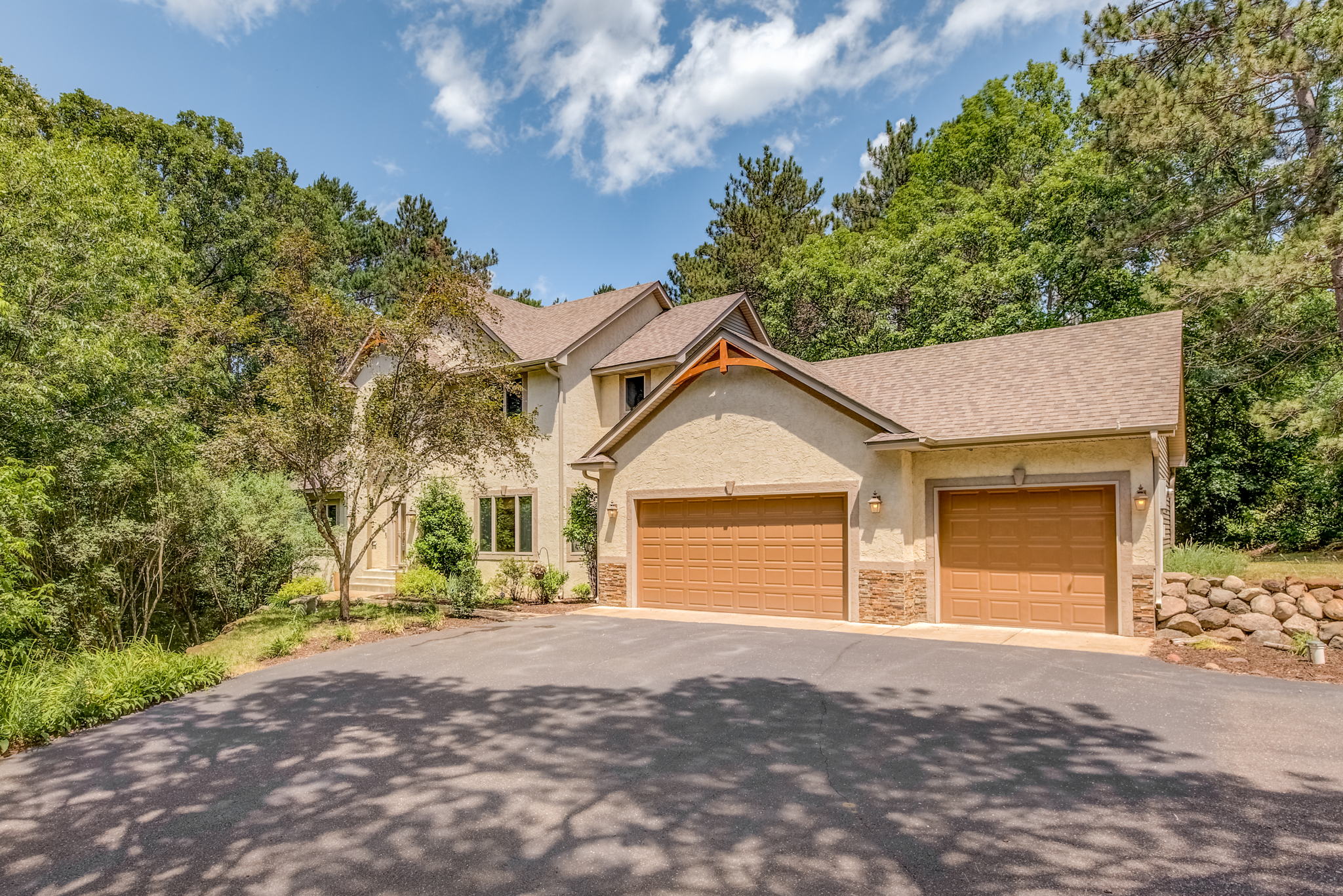 Gorgeous home in the Woodlands of Livonia