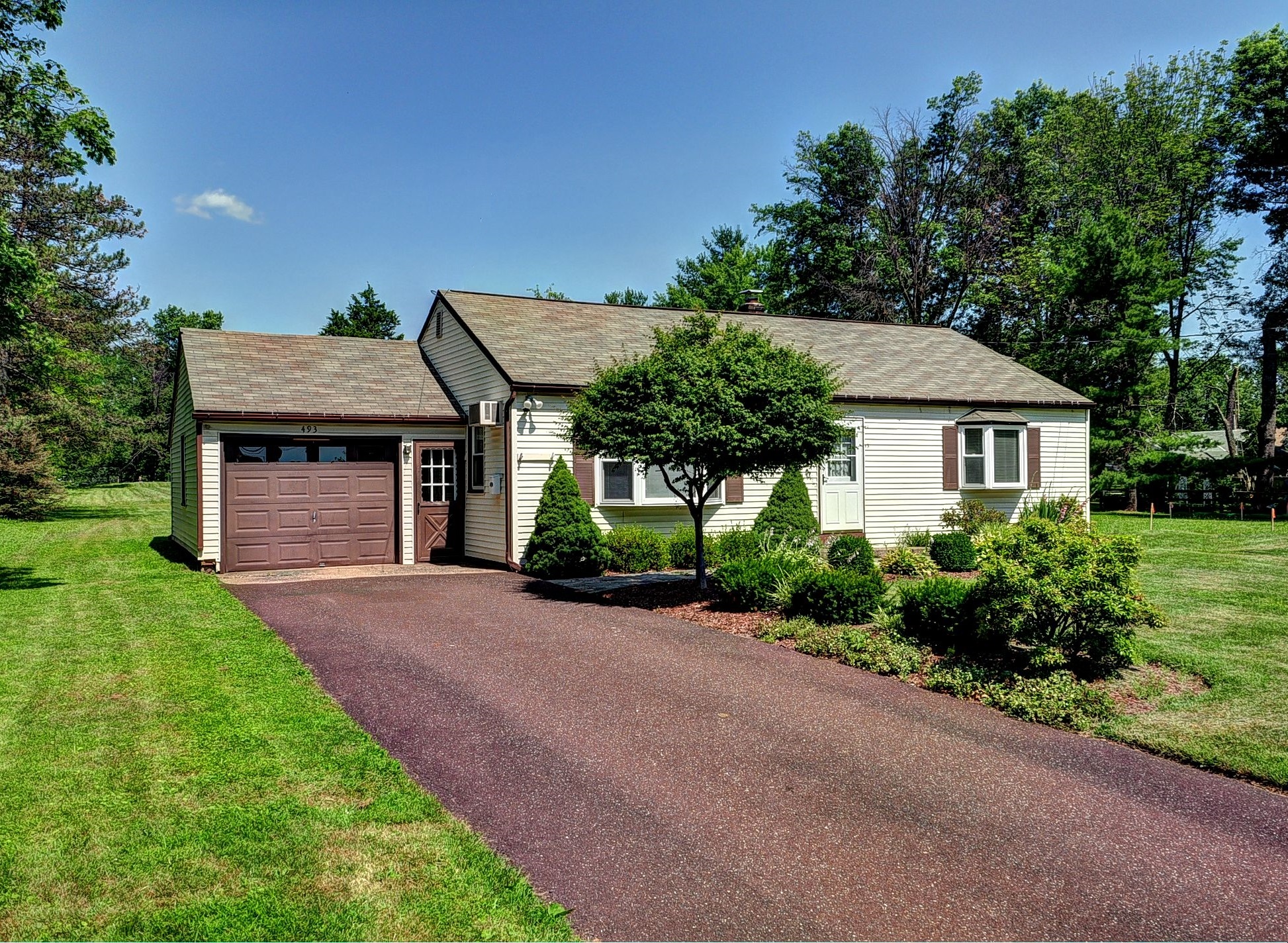 Cute Ranch Home on 1+ Acre in Hatfield