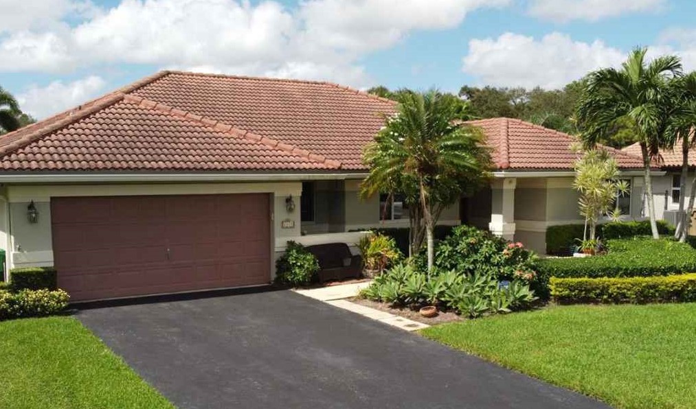 Oak Knoll Pool Home For Sale In Davie Florida