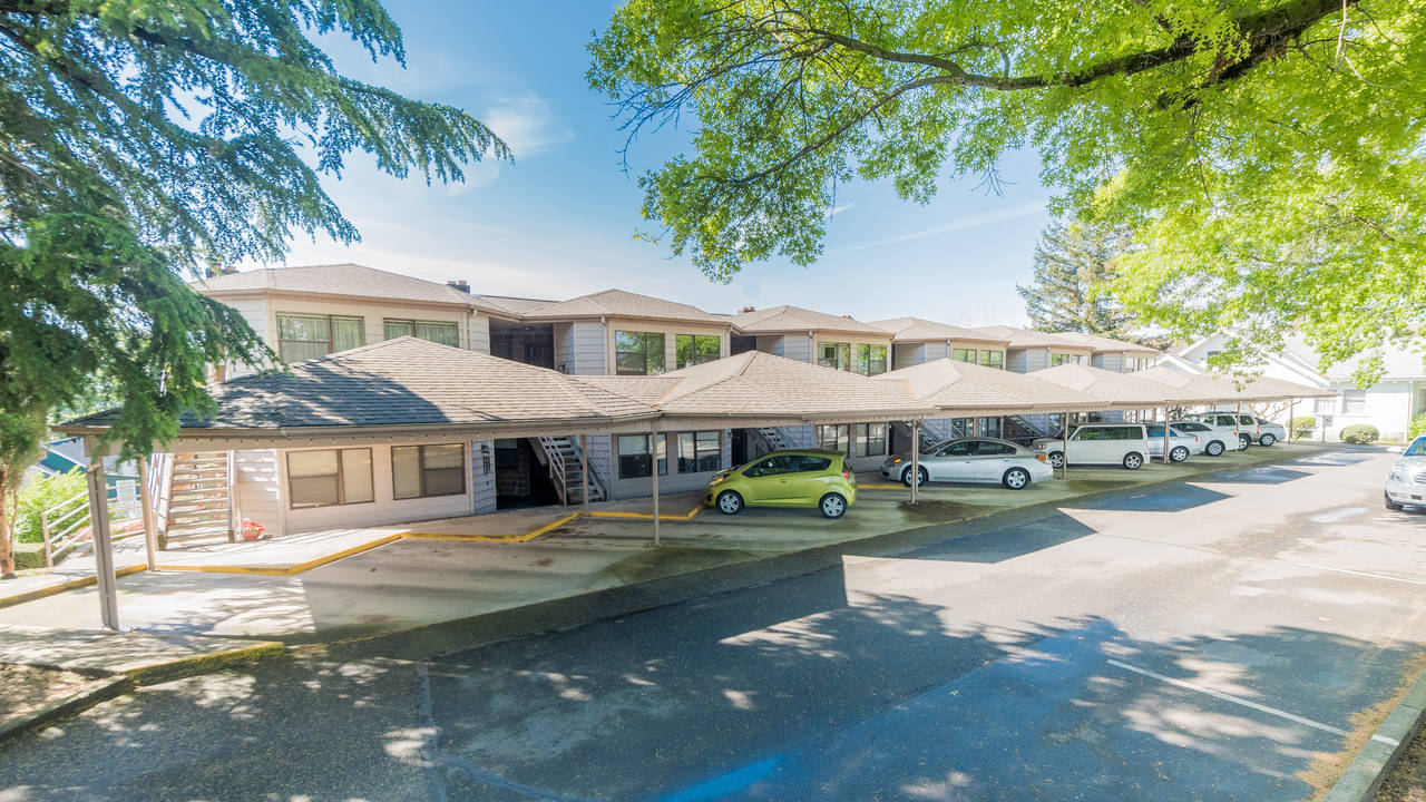 Wellkept Condo in desirable downtown Lynden