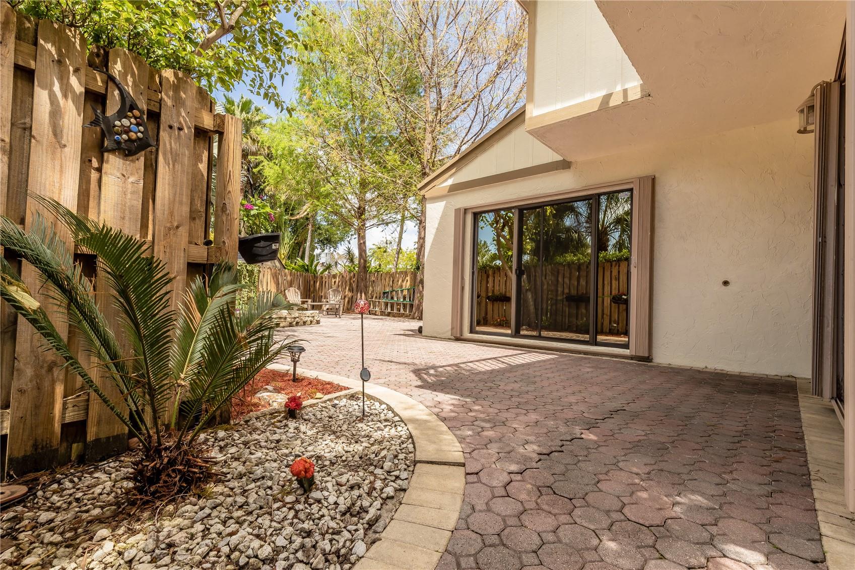 A Beautiful 2/2 Townhome SOLD in Lago Mar of Plantation