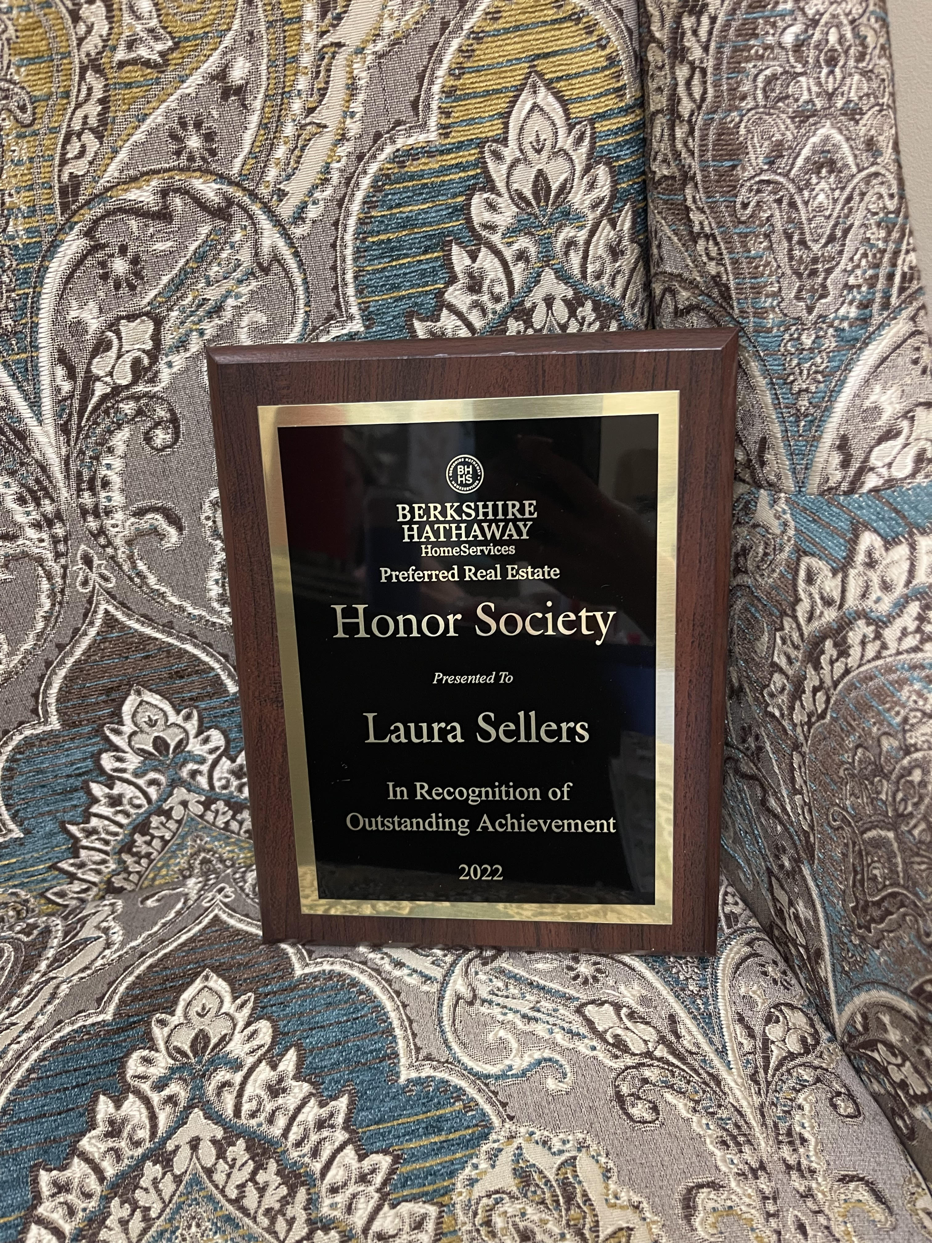 Laura_Sellers_Berkshire_Hathaway_HomeServices_Honor_Society.jpg