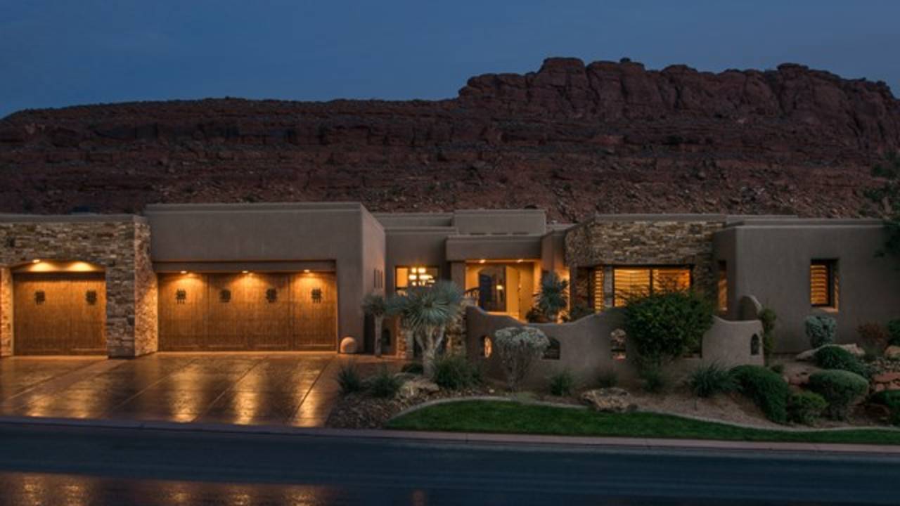 002_Front_of_Home_at_Dusk.jpg