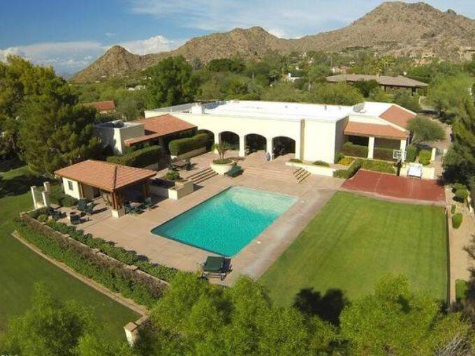 Irrigated Green Grass Homes of Arcadia in Arizona