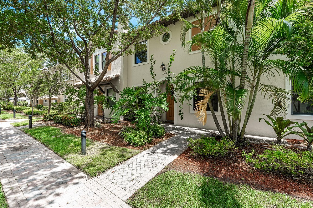 A Perfectly Priced 3/3 Artesia Townhome SOLD in Sunrise