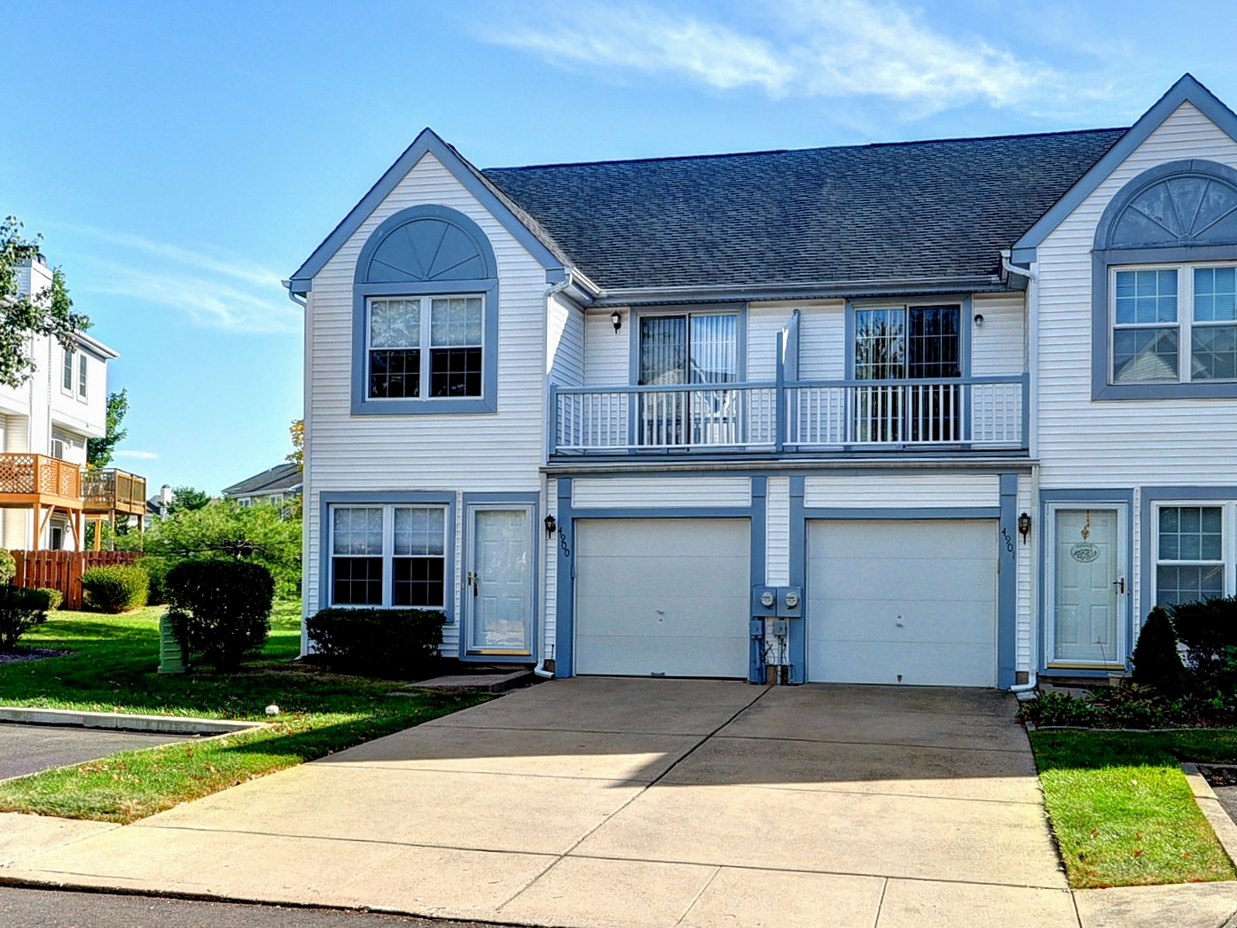 Clean and Neat EndUnit Townhouse on a Quiet Street in