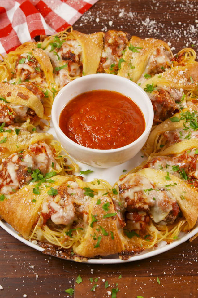 Spaghetti &amp; Meatball Ring Recipe