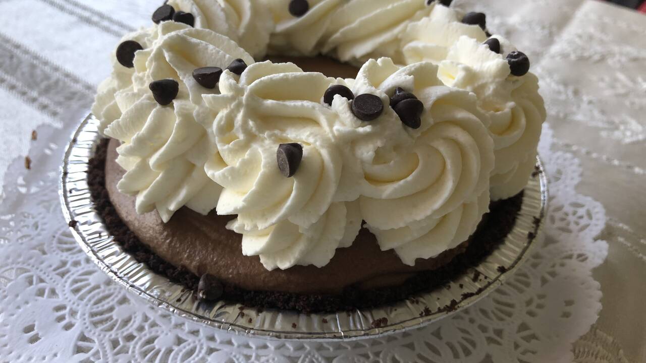 Diane_Bakery_Chocolate_Cream_pie_photo_by_laura_cerrano_long_island_new_york_feng_shui_consultant_.jpg