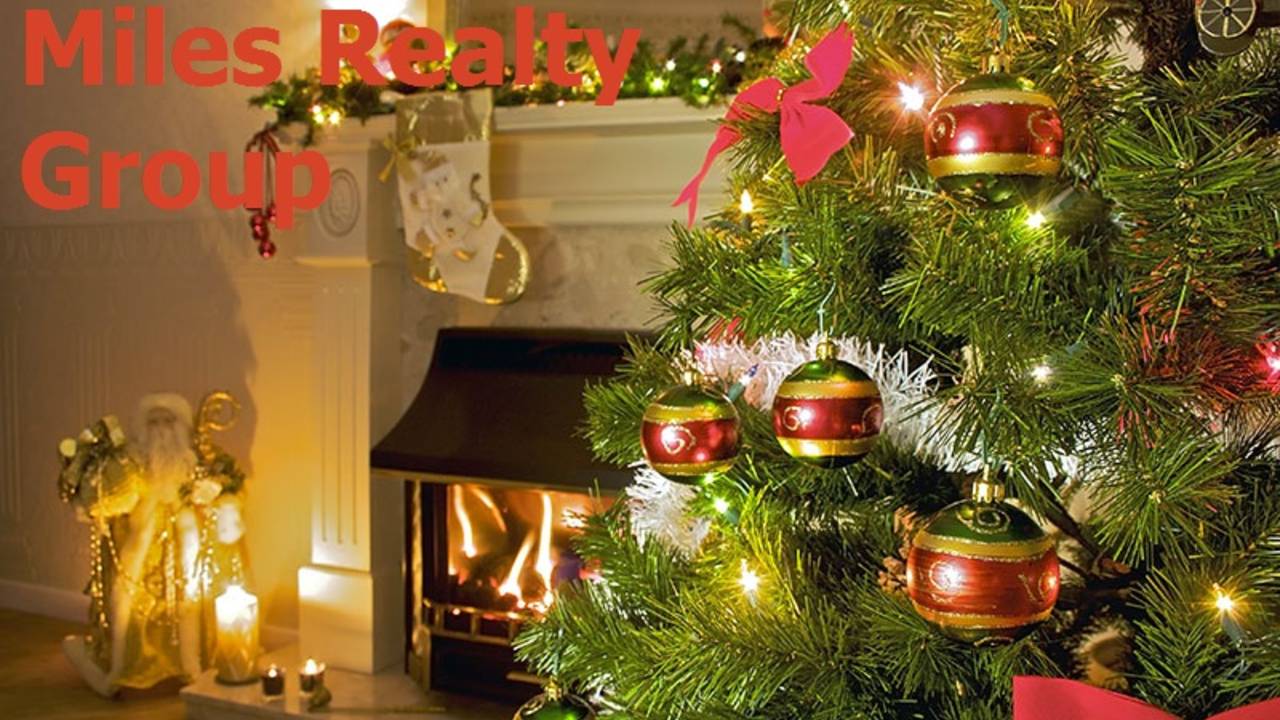 bigstock-Christmas-Tree-At-Home-3965103.jpg