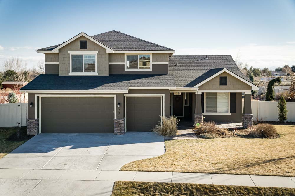 Spacious Middleton home features traditional living and