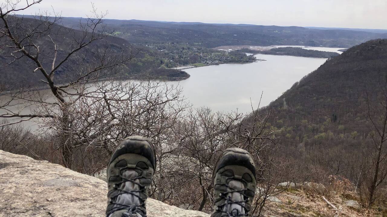 storm_king_mountain_hiking_hudson_valley_photo_by_new_york_feng_shui_consultant_laura_cerrano.jpg