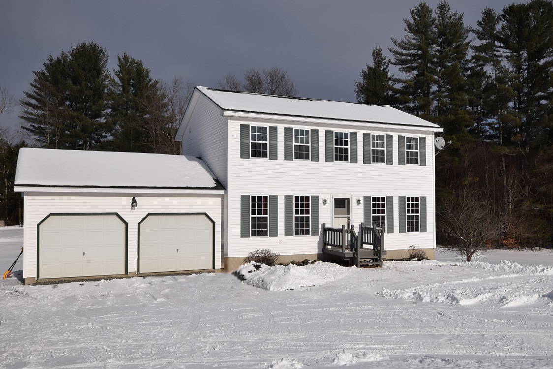 Home for Sale! Beautiful 3 Bedroom Colonial on Private