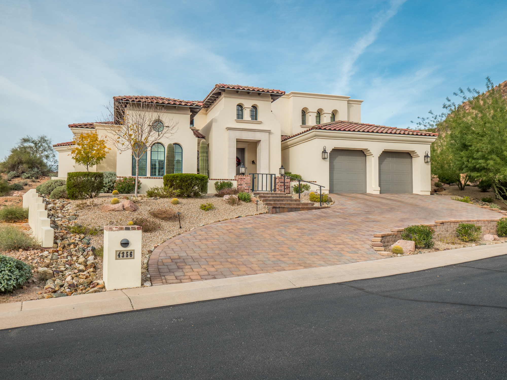 3 BR 3.5 Ba Arcadia Style Home w/ Loft/Den in Mesa AZ