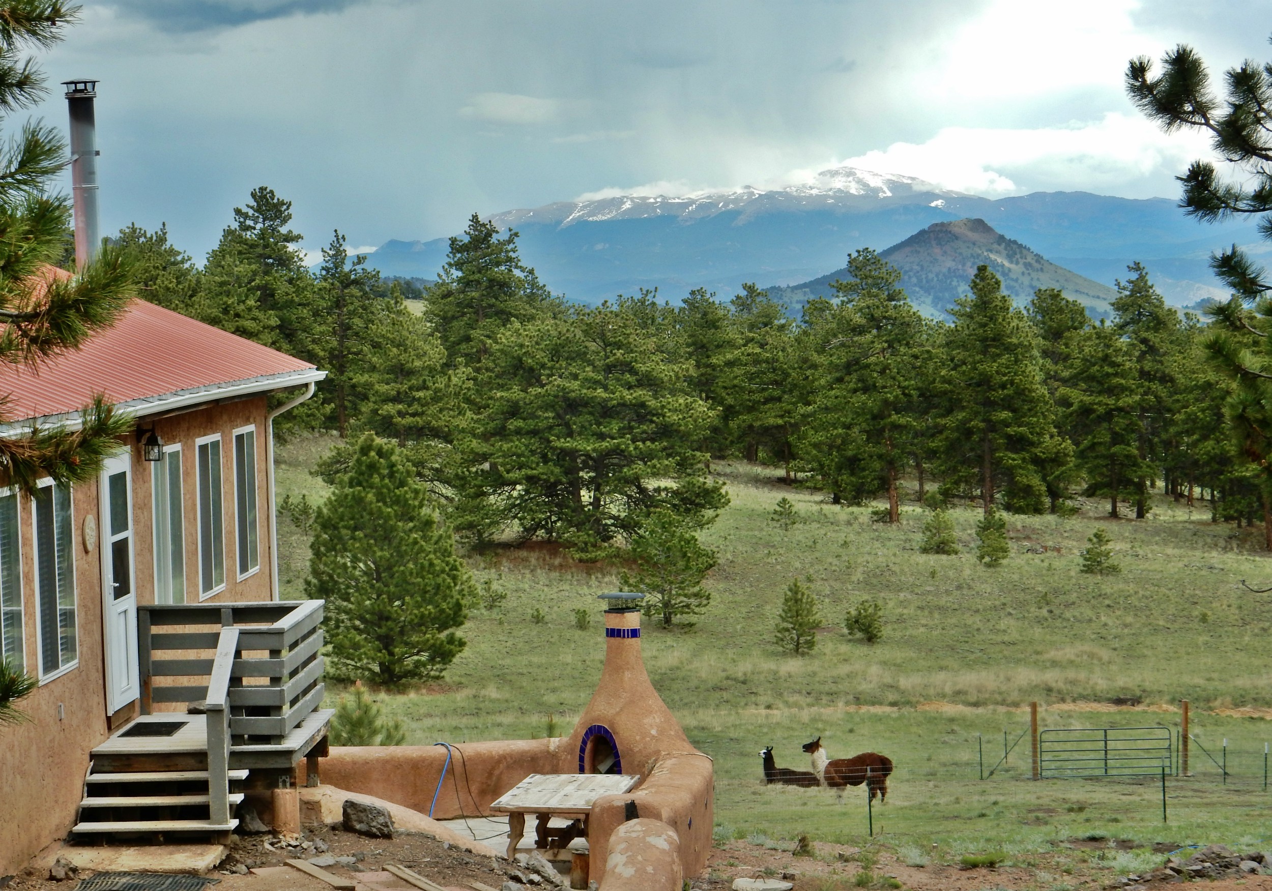 Adorable Home with Views of Pike's Peak