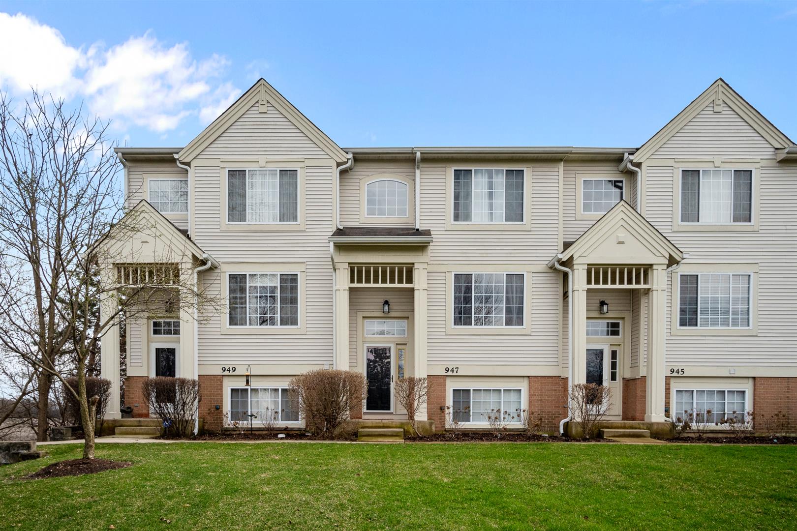 947 Pheasant Trail, St Charles, IL 60174