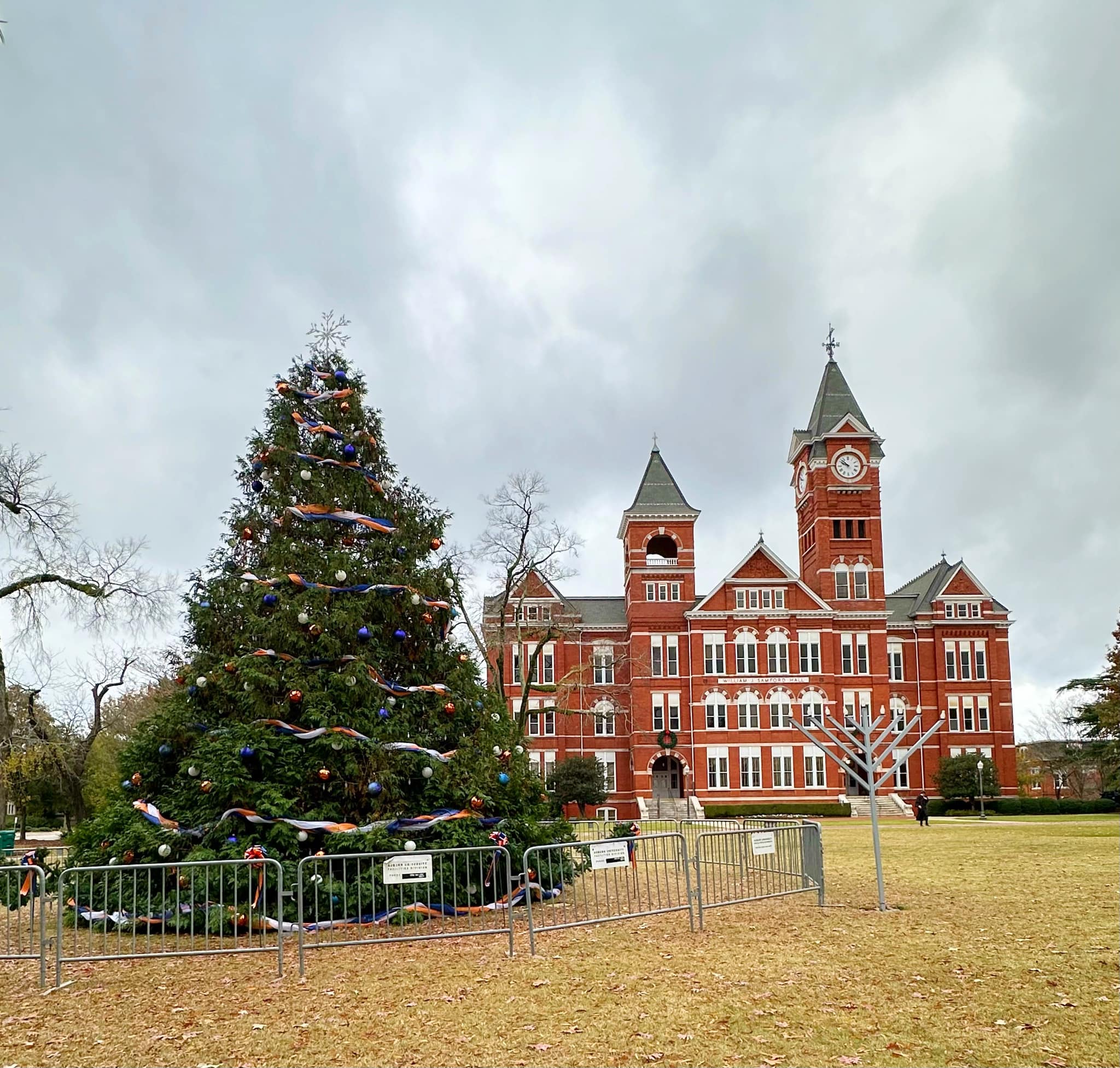 Samford_Hall_Auburn_University_Christmas_Tree_2.jpg