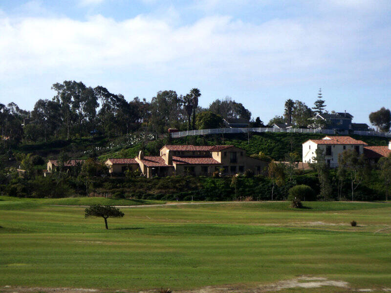 Encinitas_golf_course_homes.jpg