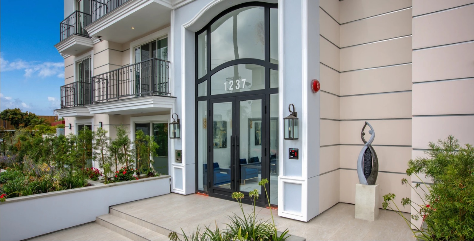 Pico Robertson Apartments