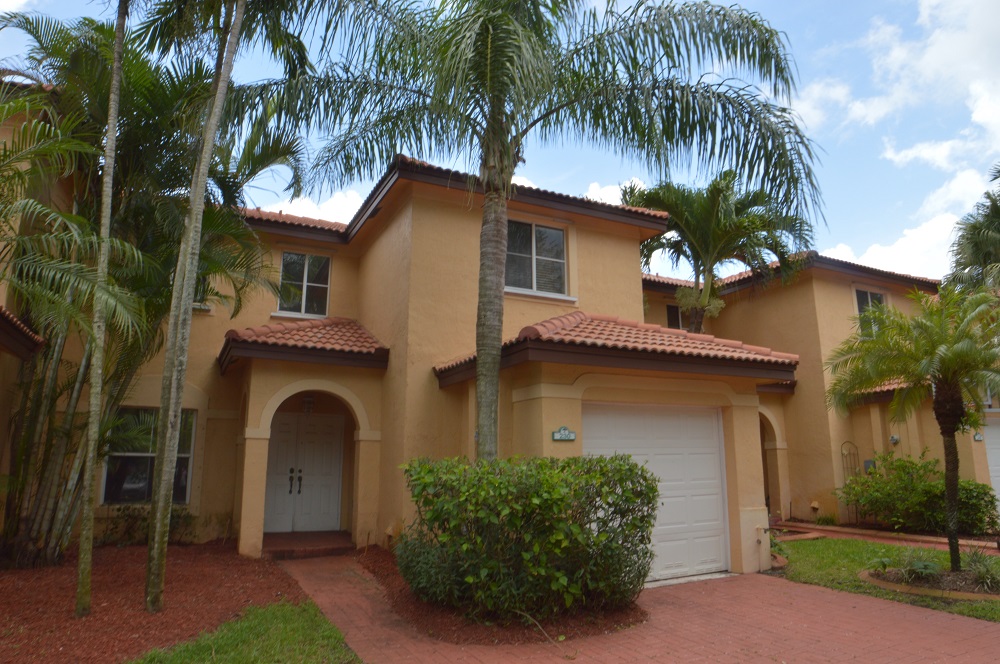 A 3/2.5 Poinciana Parc Townhome FOR RENT in Davie