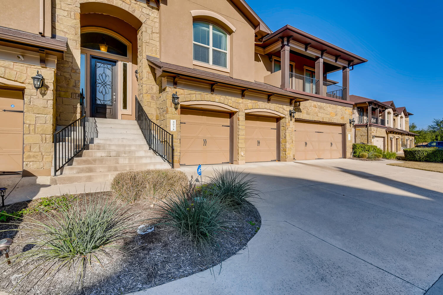 Spacious townhouse in North Lakeway Condo!