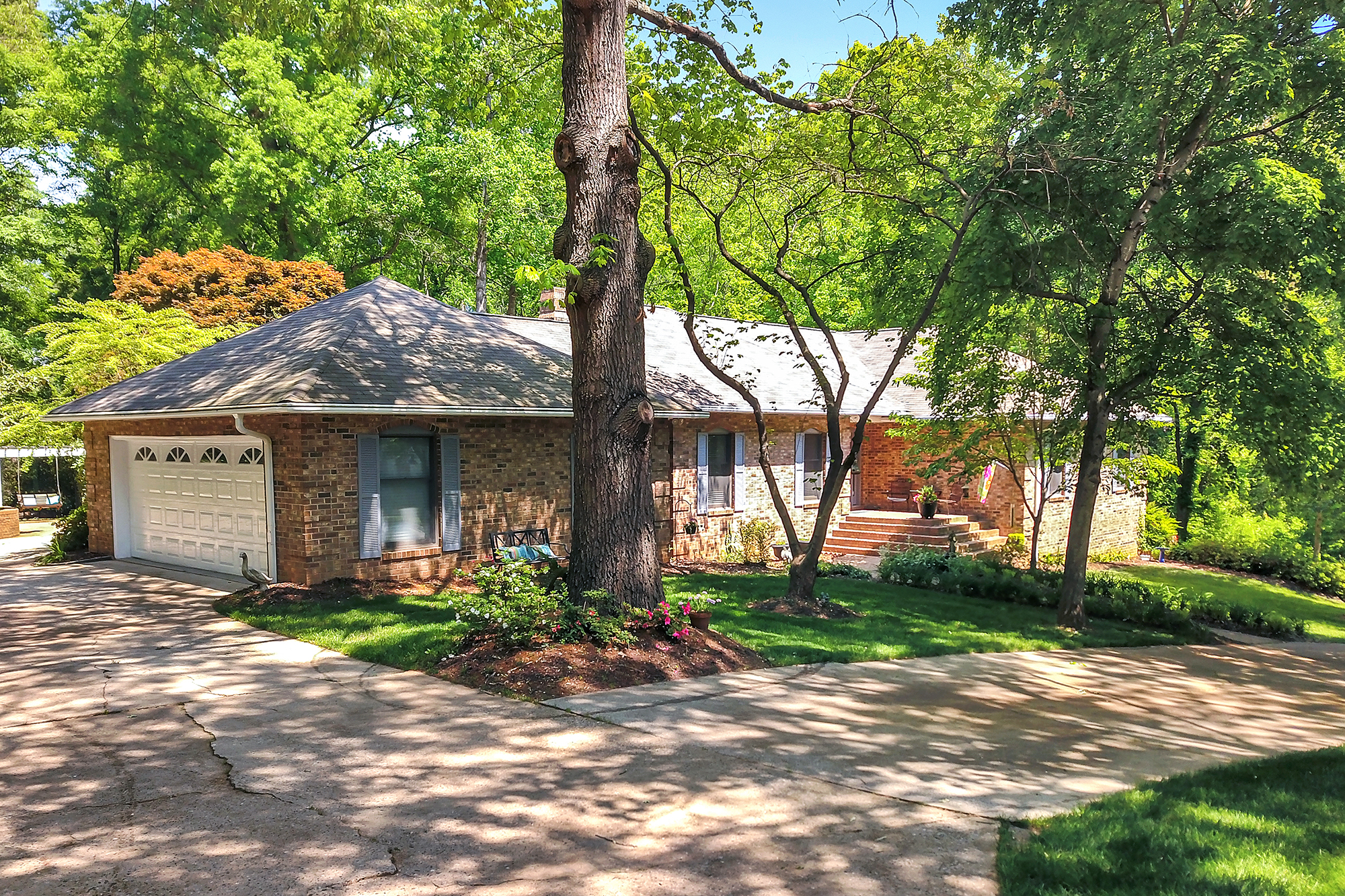 The Vining Group eXp presents 201 Conroy Ave, Davids