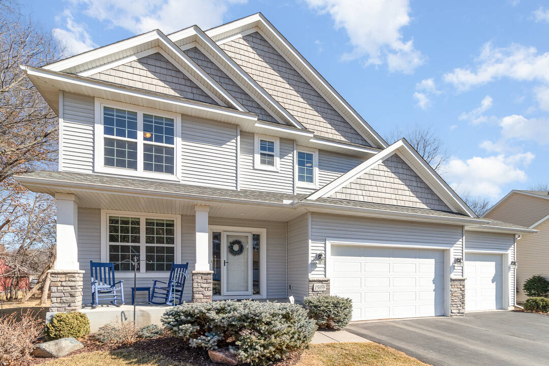 2_story_home_in_Millers_Woods_Andover.jpg