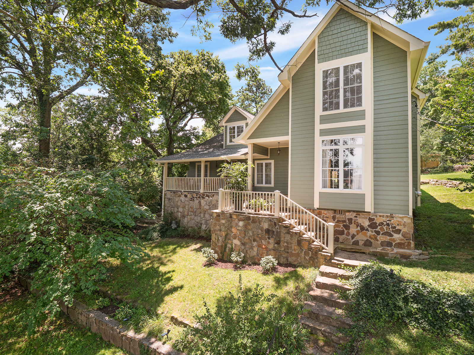 Beautifully renovated home on the TN side of Lookout Beautifully renovated home on the TN side of Lookout