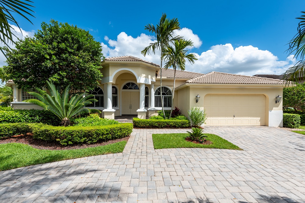 A Perfectly Pristine Pool Home FOR SALE in Weston