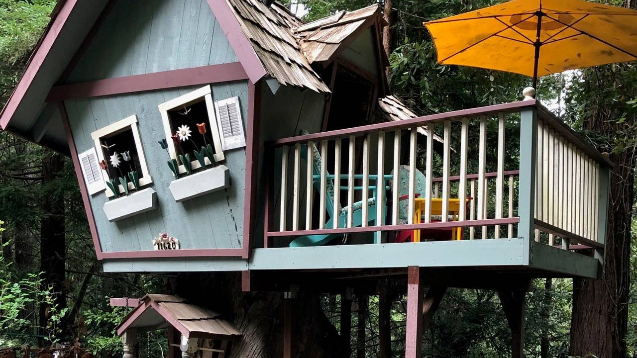 Treehouse_crooked.jpg