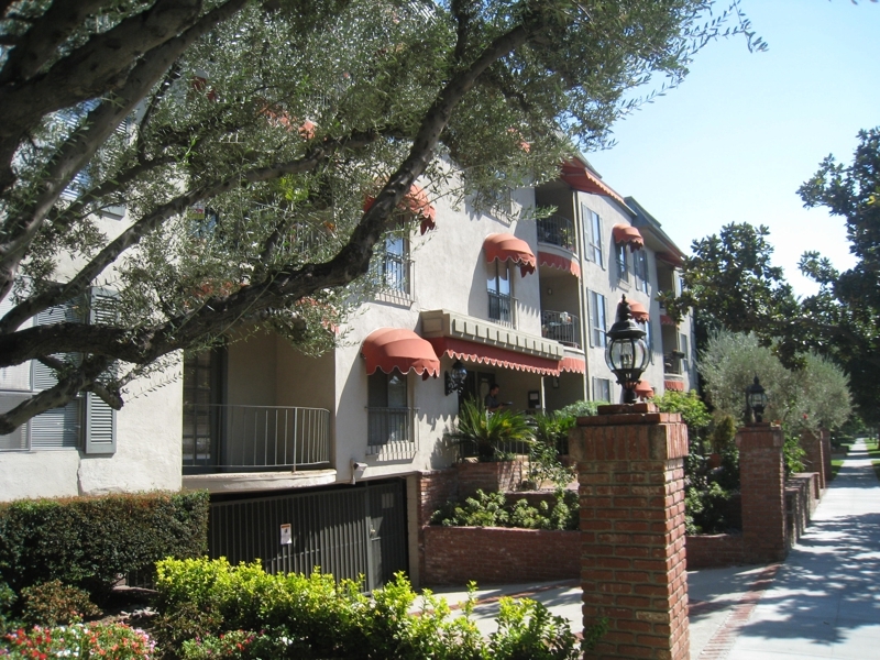 Pasadena Condo South Lake Avenue Neighborhood