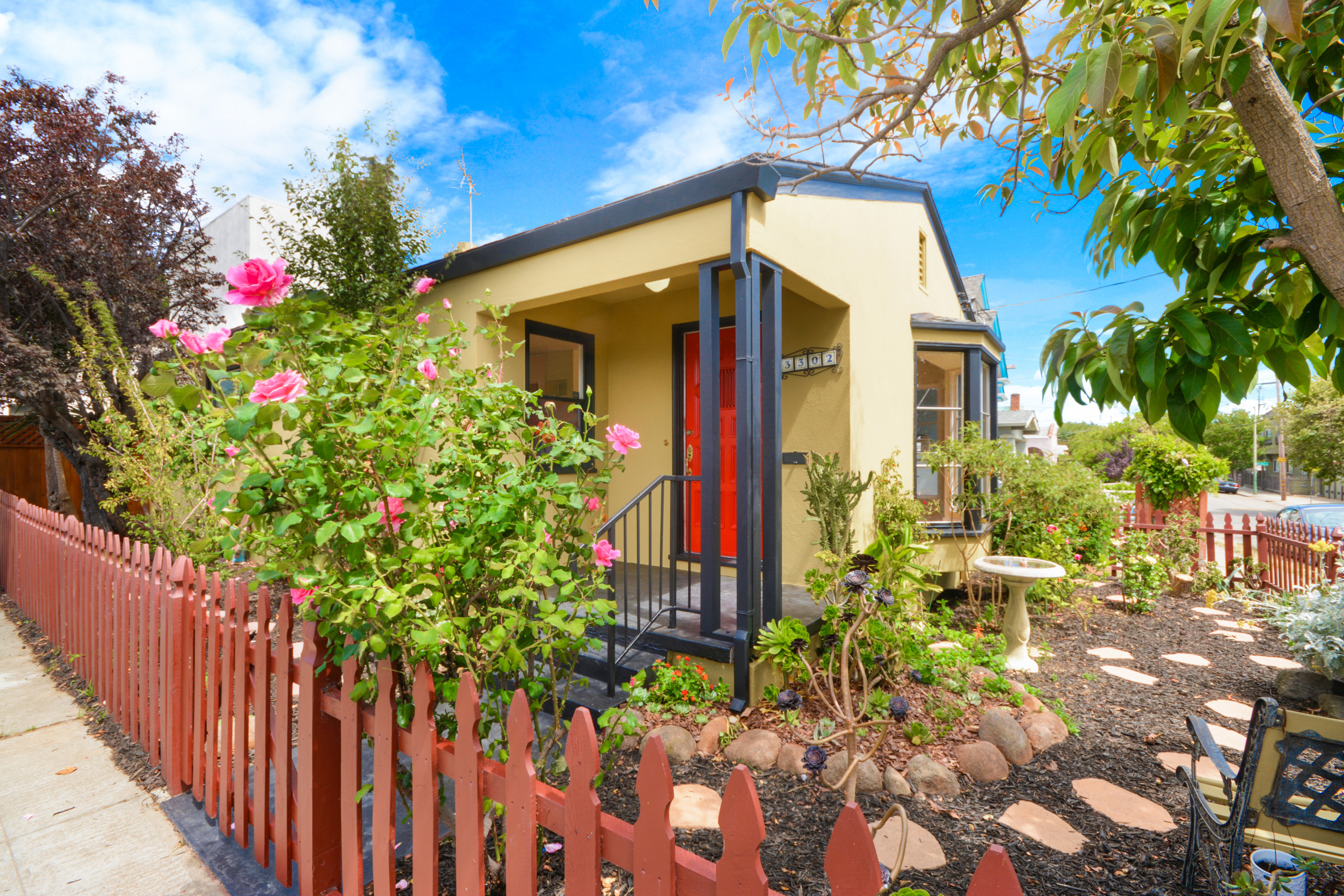 Just Listed! 3302 Loma Vista Way Cottage For Sale All