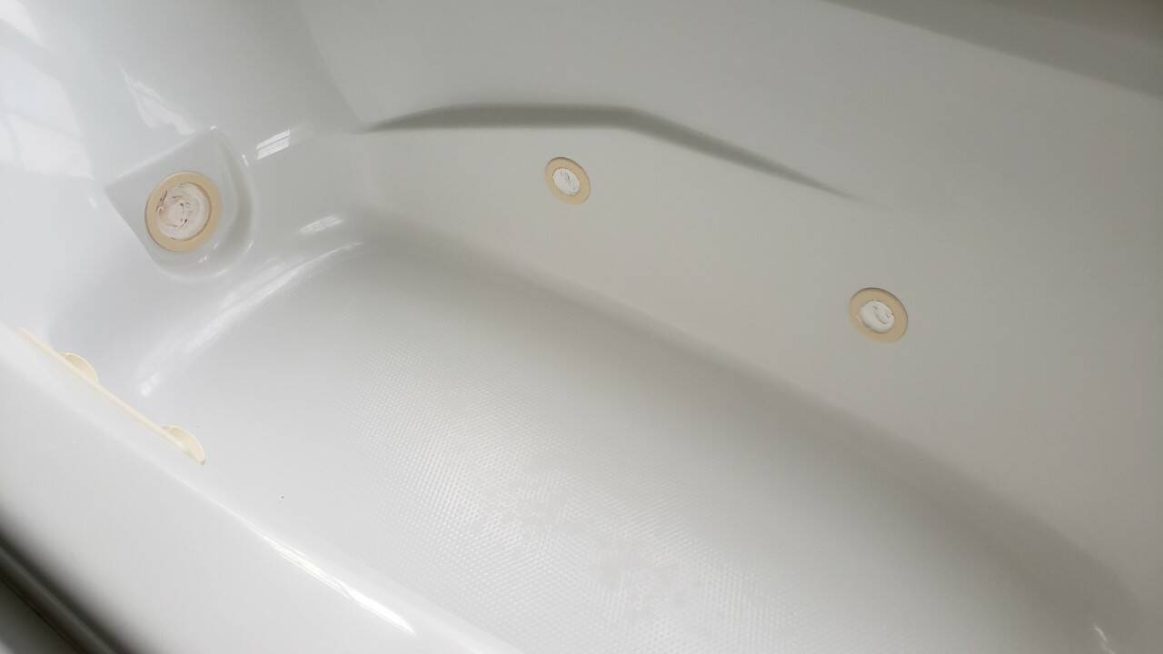 Chaulk_in_Tub.jpg
