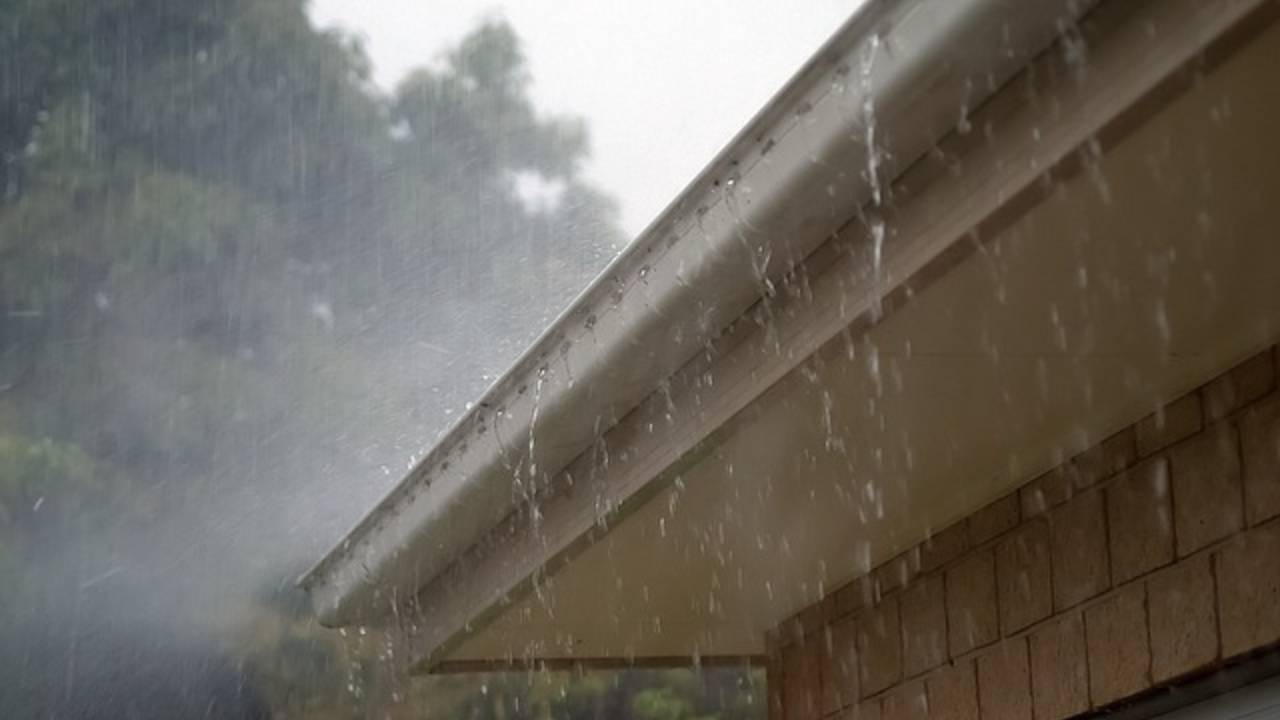 do-i-need-gutters-in-florida_(3).jpg