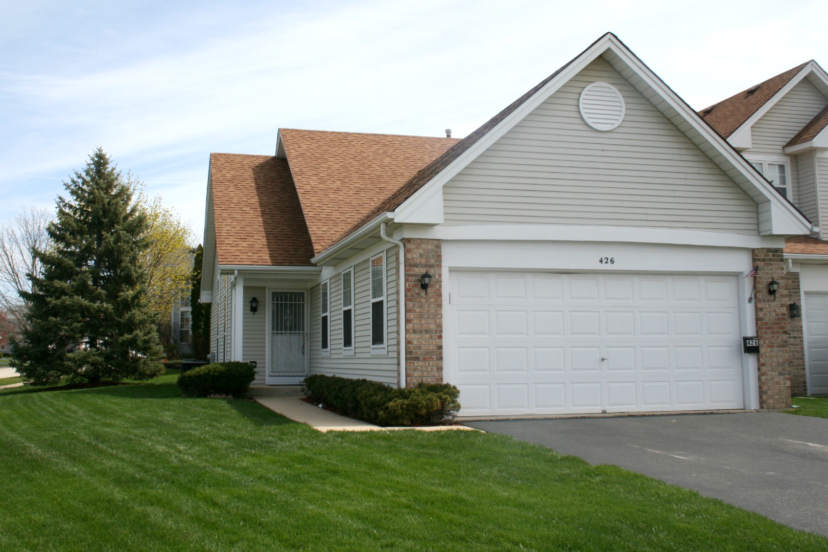 Ranch Duplex 1st Time on Market Ready for New Owner