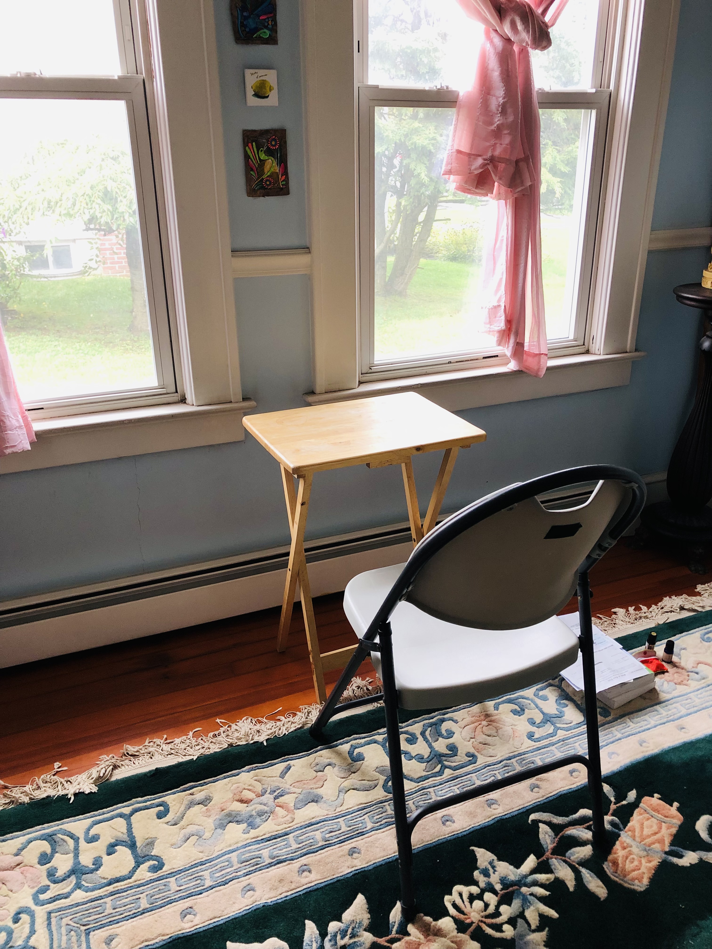 what_to_avoid_in_feng_shui_for_desk_selection_photo_by_laura_cerrano_feng_shui_new_york_consultant_.jpg
