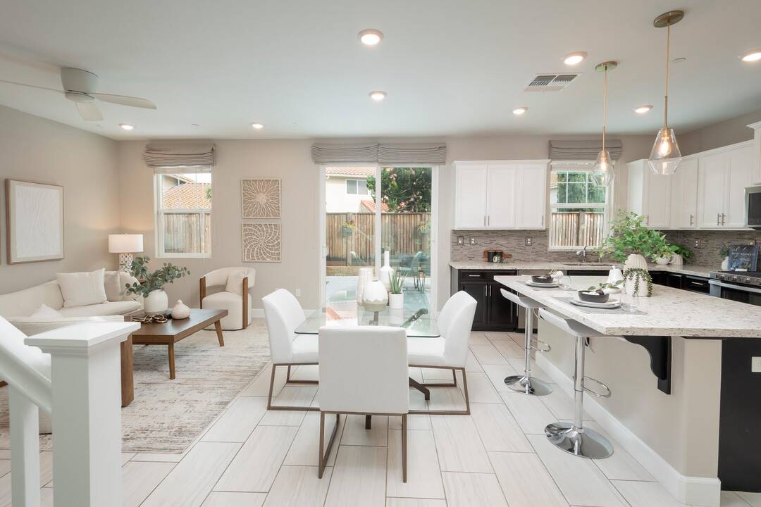 07_-_Main_Living_Area_-_24252_Nora.jpg
