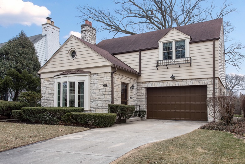 Move to Wilmette's Kenilworth Gardens for Under 600K