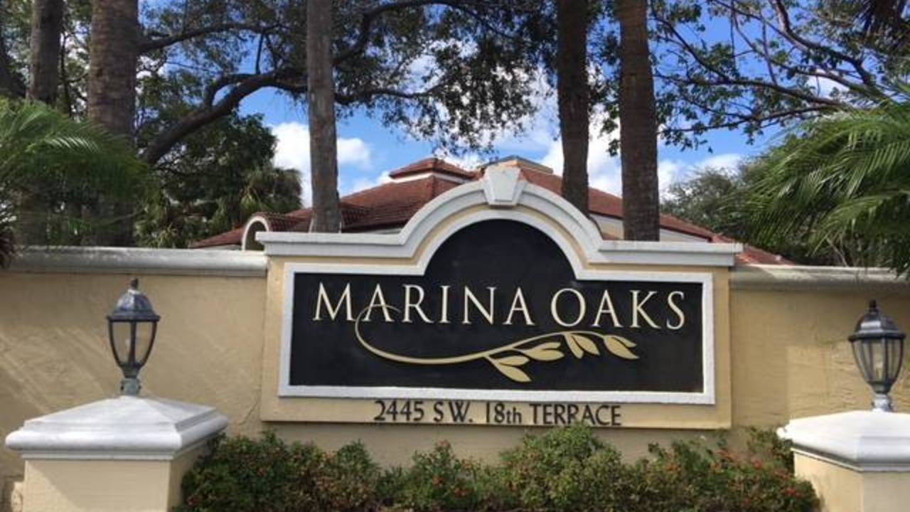 MARINA_OAKS_sign.jpg