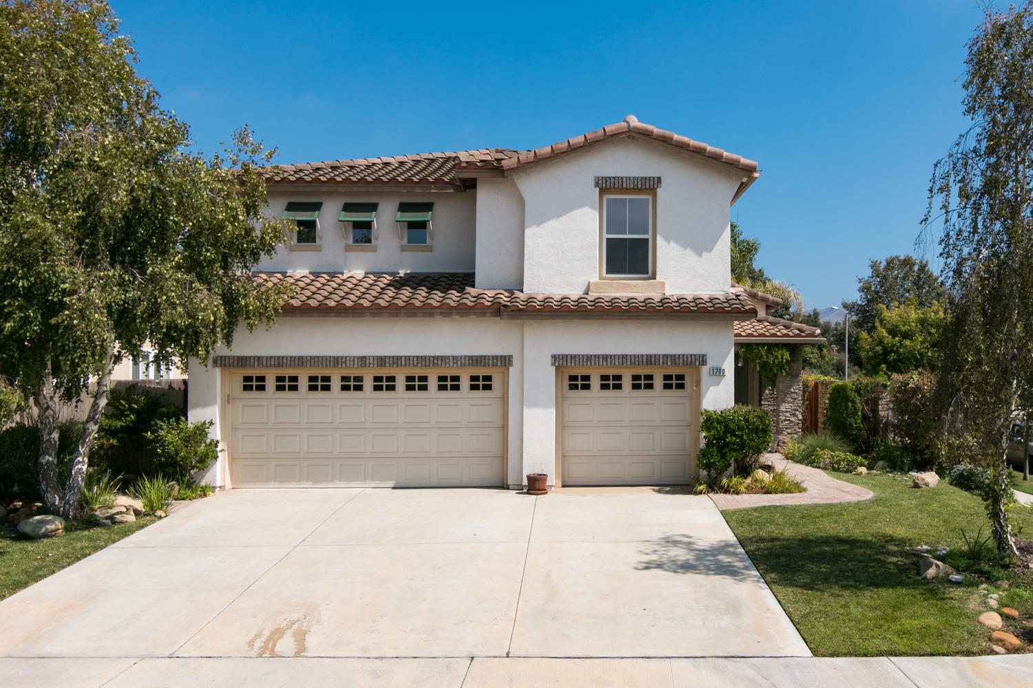 Light & Immaculate Camarillo Mission Oaks Home