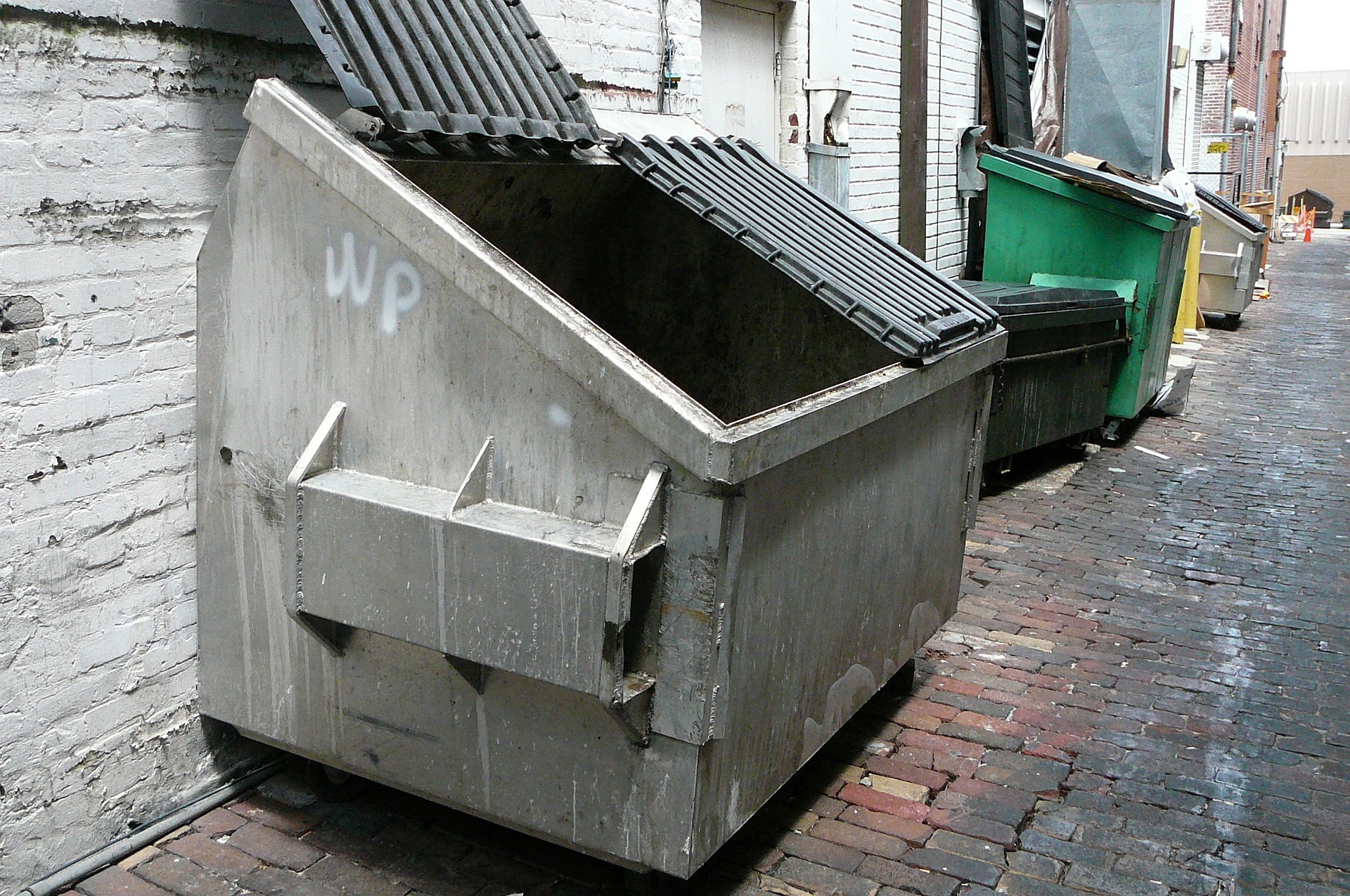 Factors you should consider when taking dumpsters on re