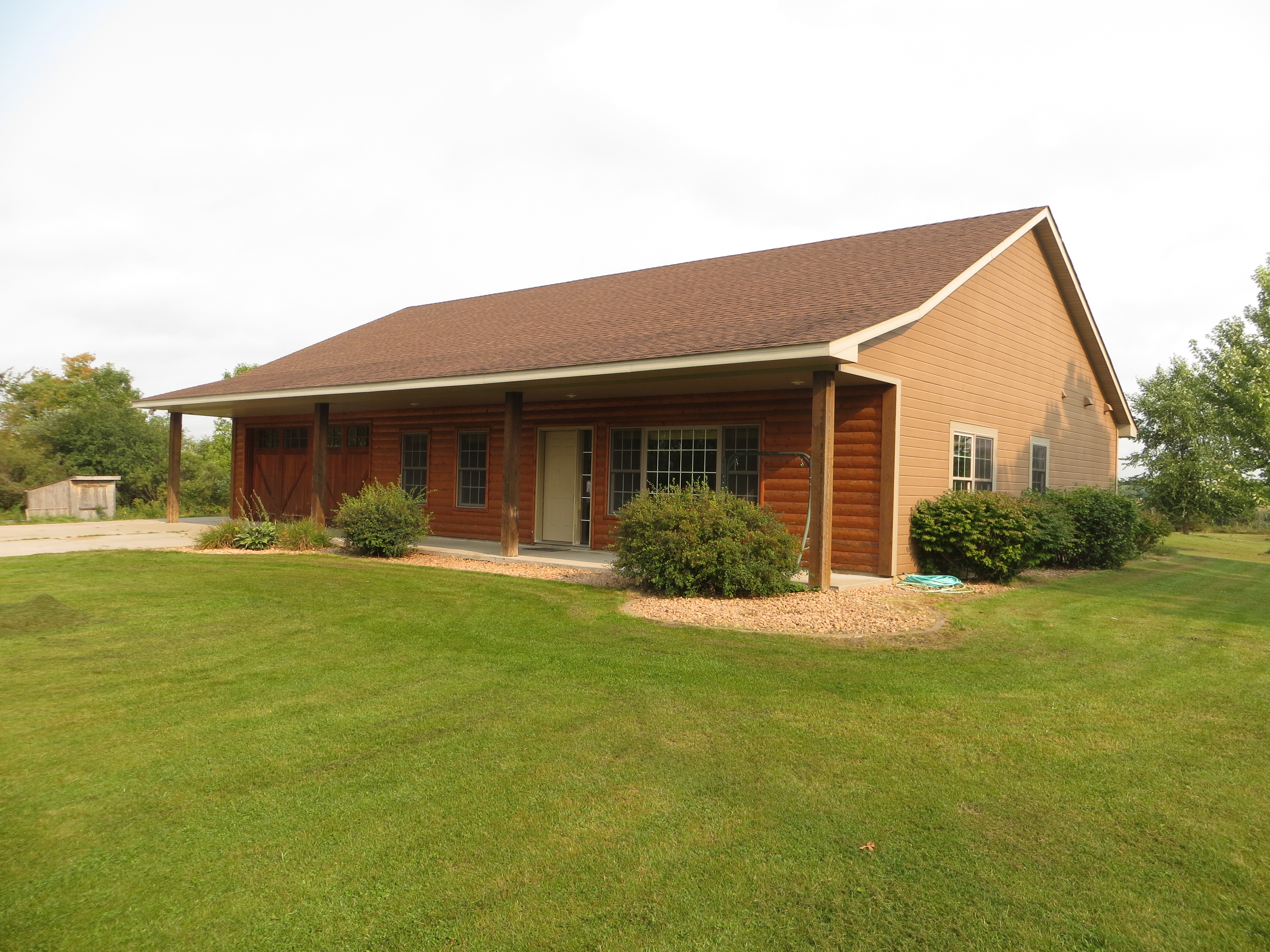 One level living on 10 acres near Princeton
