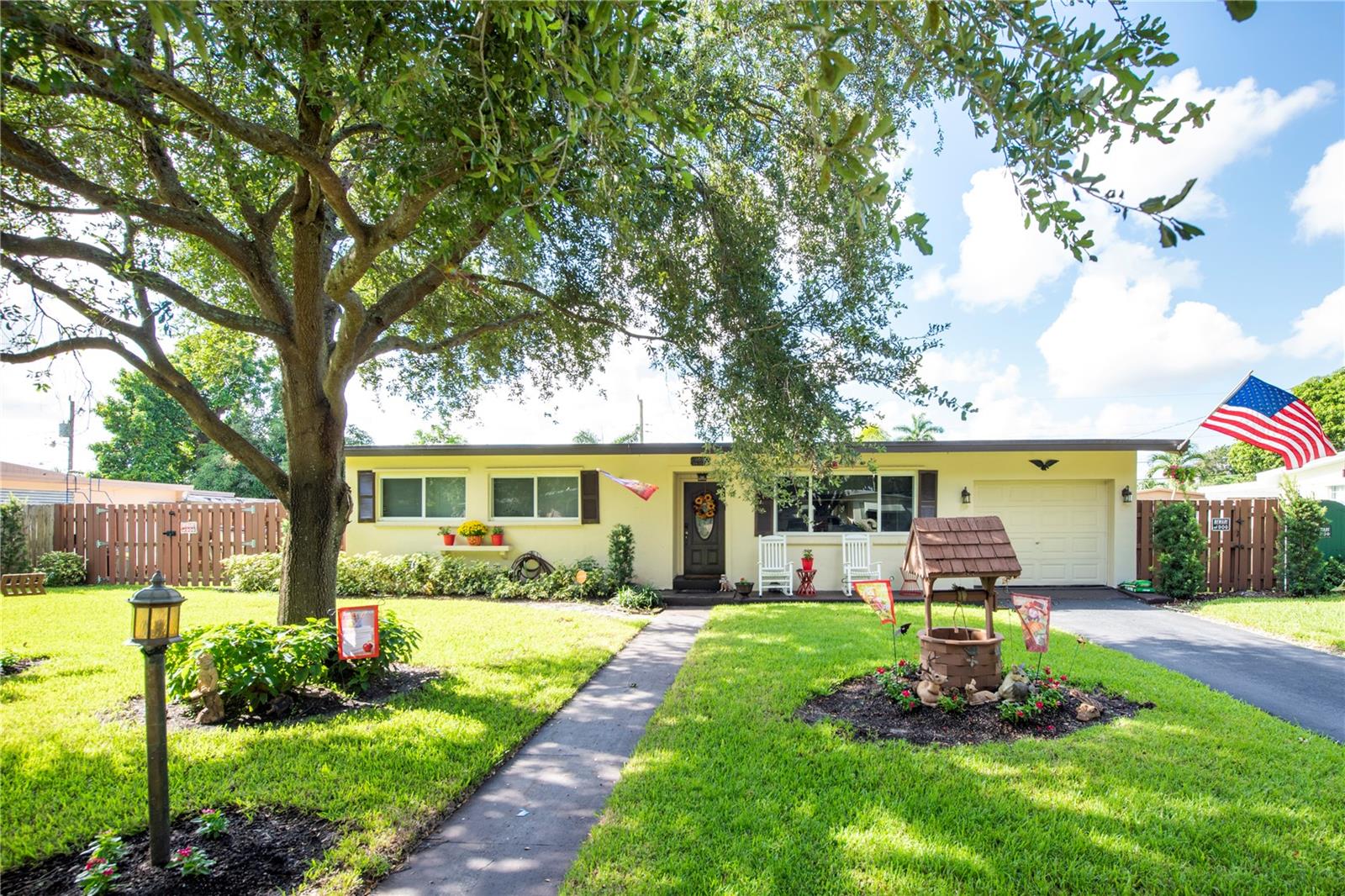 A 2 Bed/2 Bath + Single Family Home SOLD in Plantation!