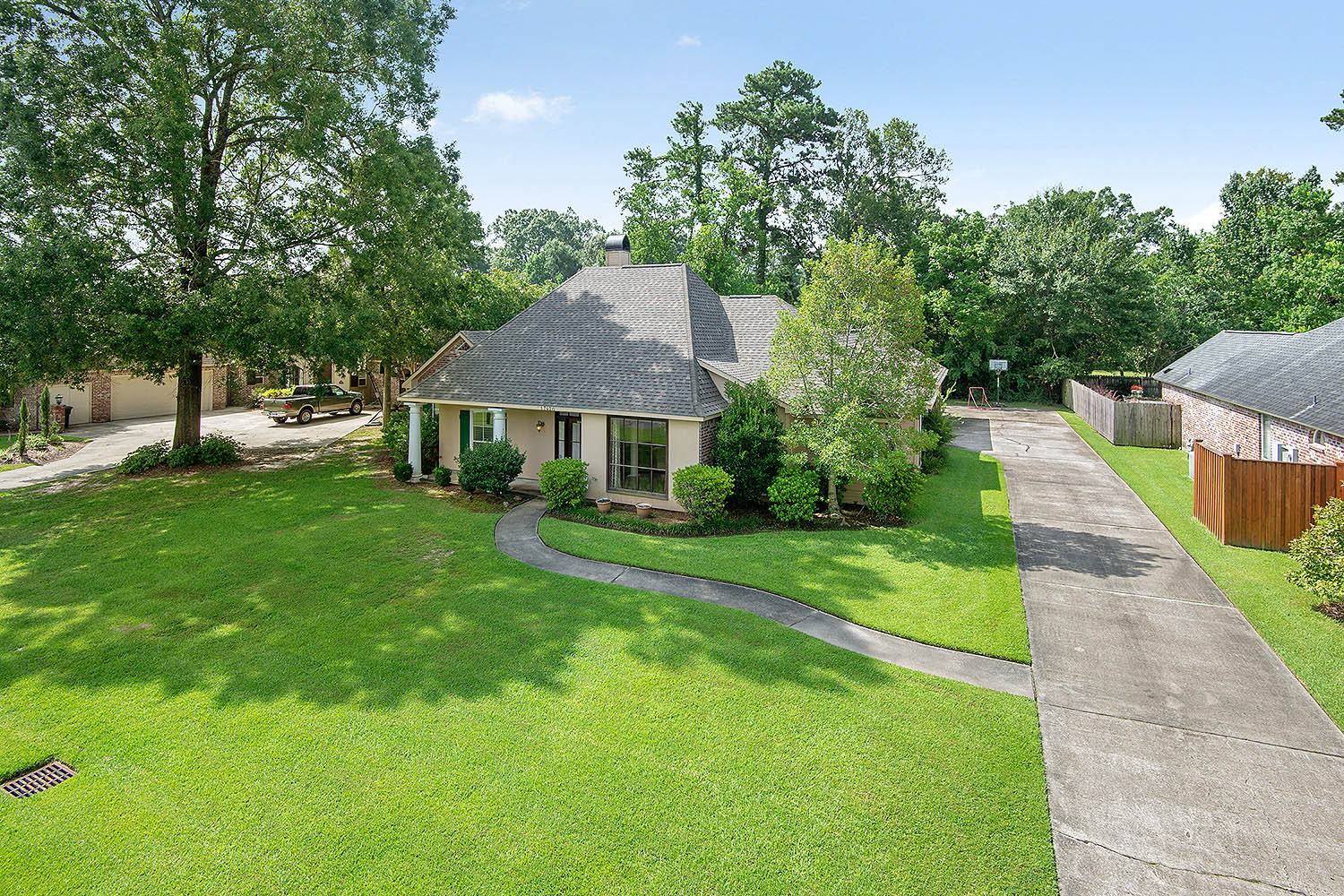 WHITE OAK ESTATES - 17420 Beachwood