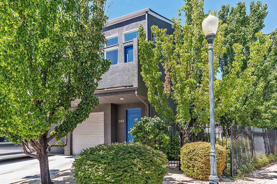 Condos & Townhomes, What’s Difference and How Do I Buy