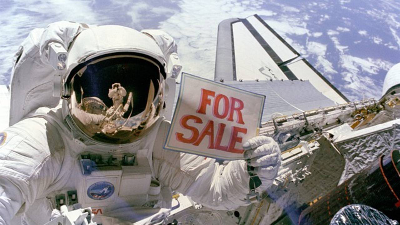 space-shuttle-astronaut-613045_640.jpg