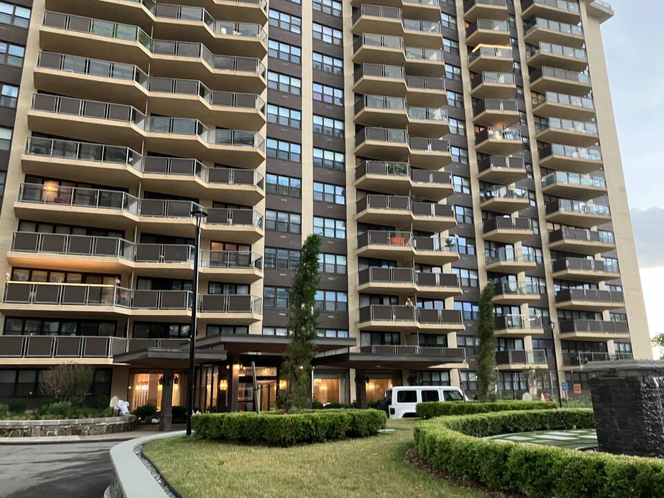 18.15_215_St.Front.bldg.jpg