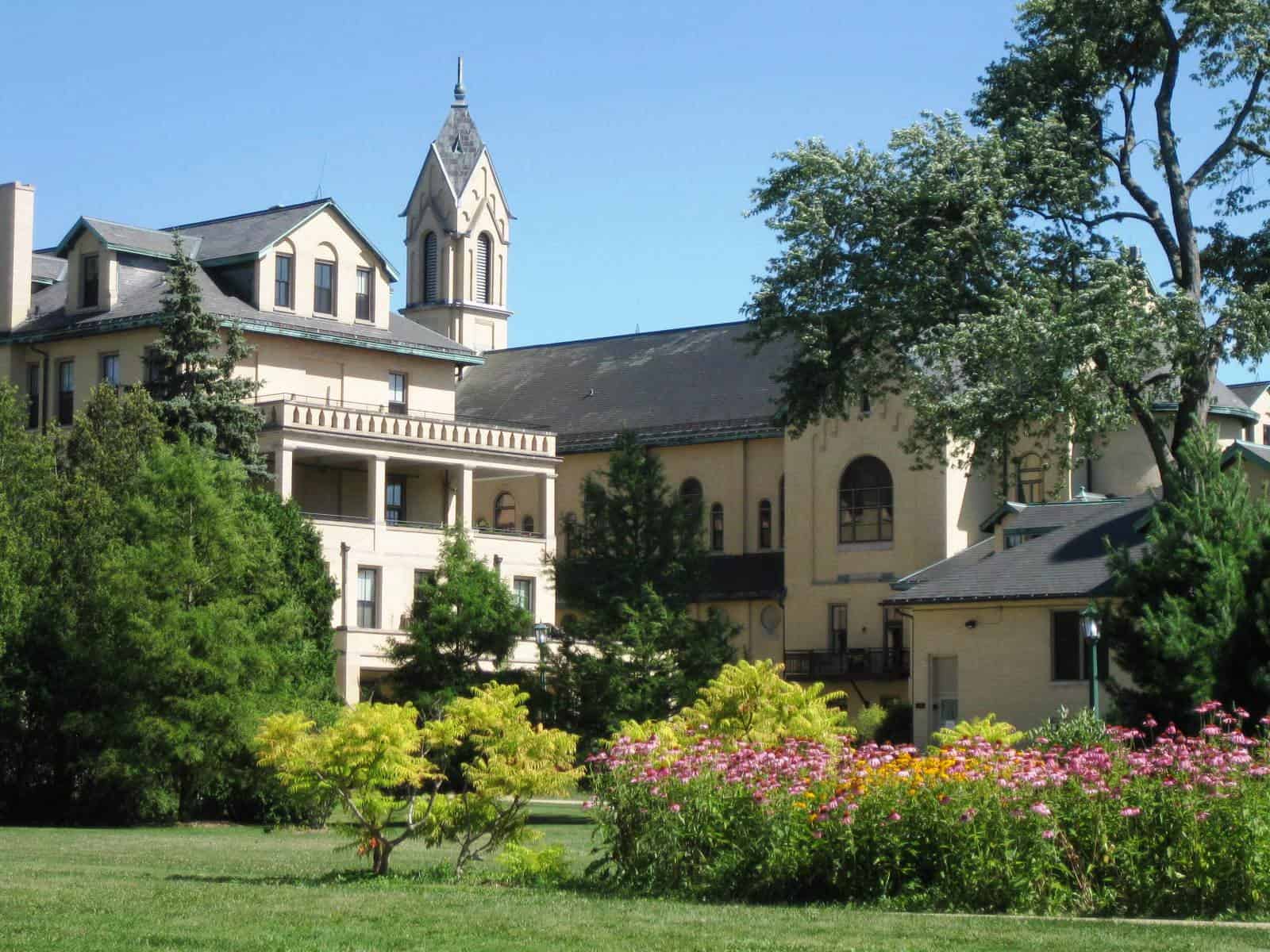 Mallinckrodt Condos in Wilmette IL for 55+ Seniors